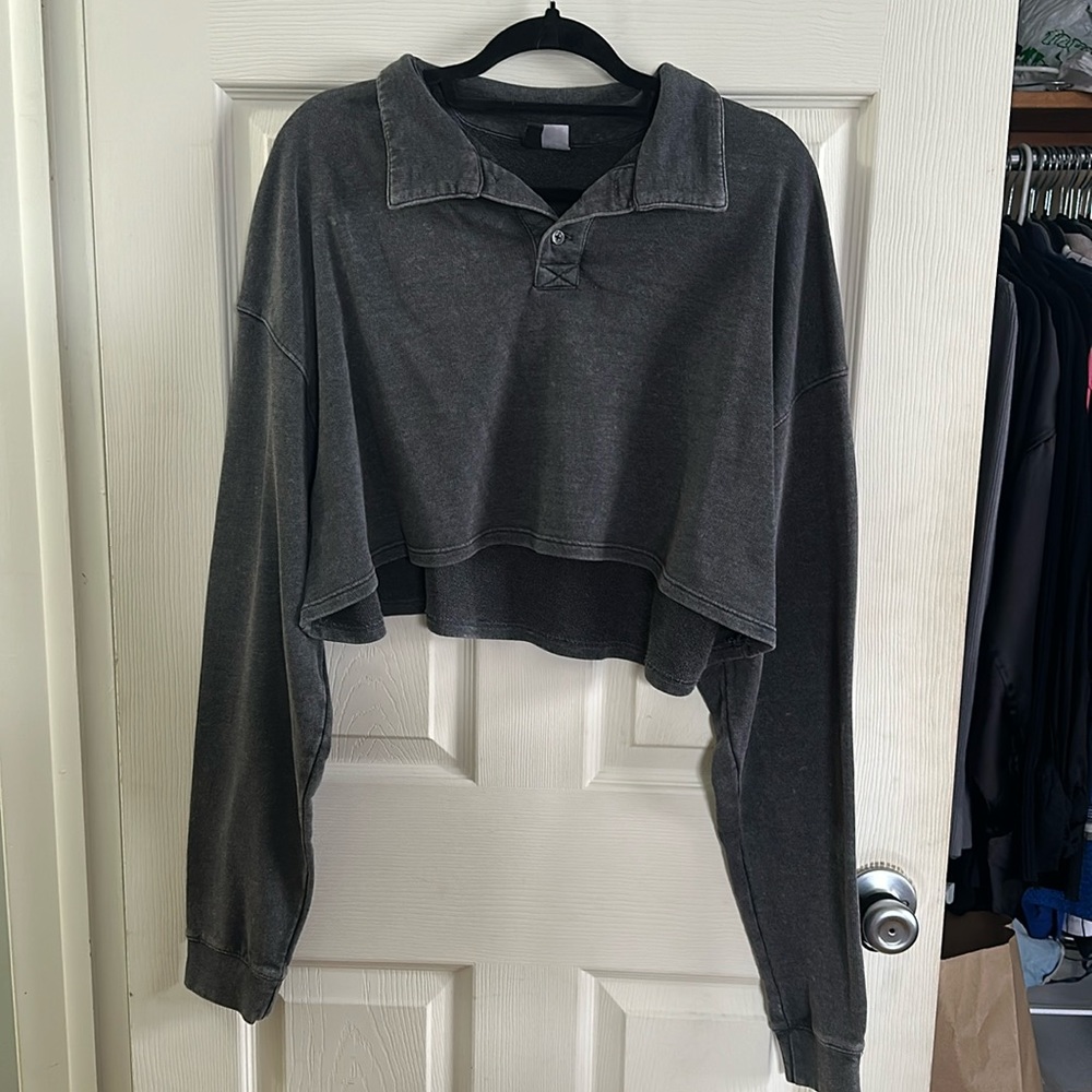 H&M cropped collared sweatshirt
